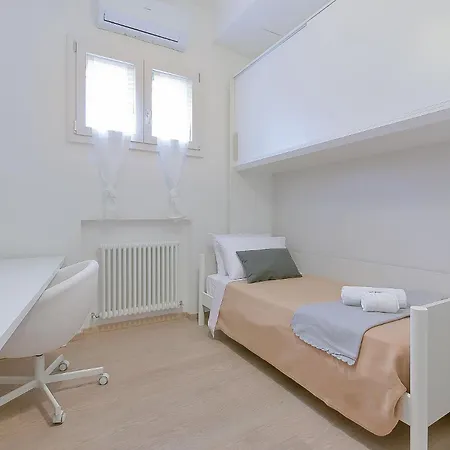 アパート San Vitale 5 Stelle - Luxury ボローニャ